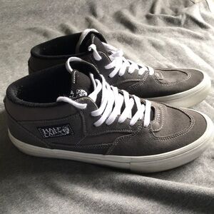 Vans Half-Cab Mens size 11 Gray in good condition